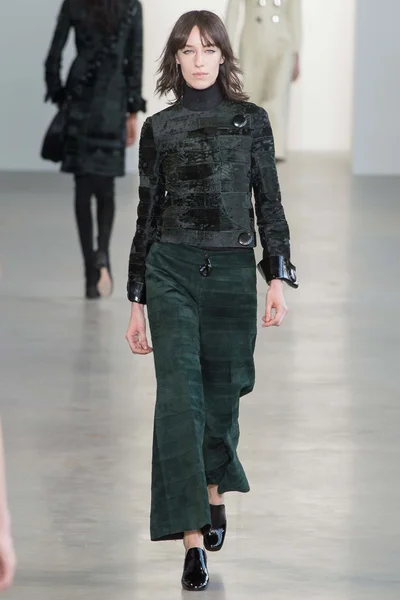 Look 18